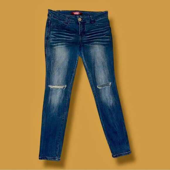 Almost Famous Premium Jeans Skinny Distressed Streetwear Baddie Junior’s Size 7 - Picture 2 of 16